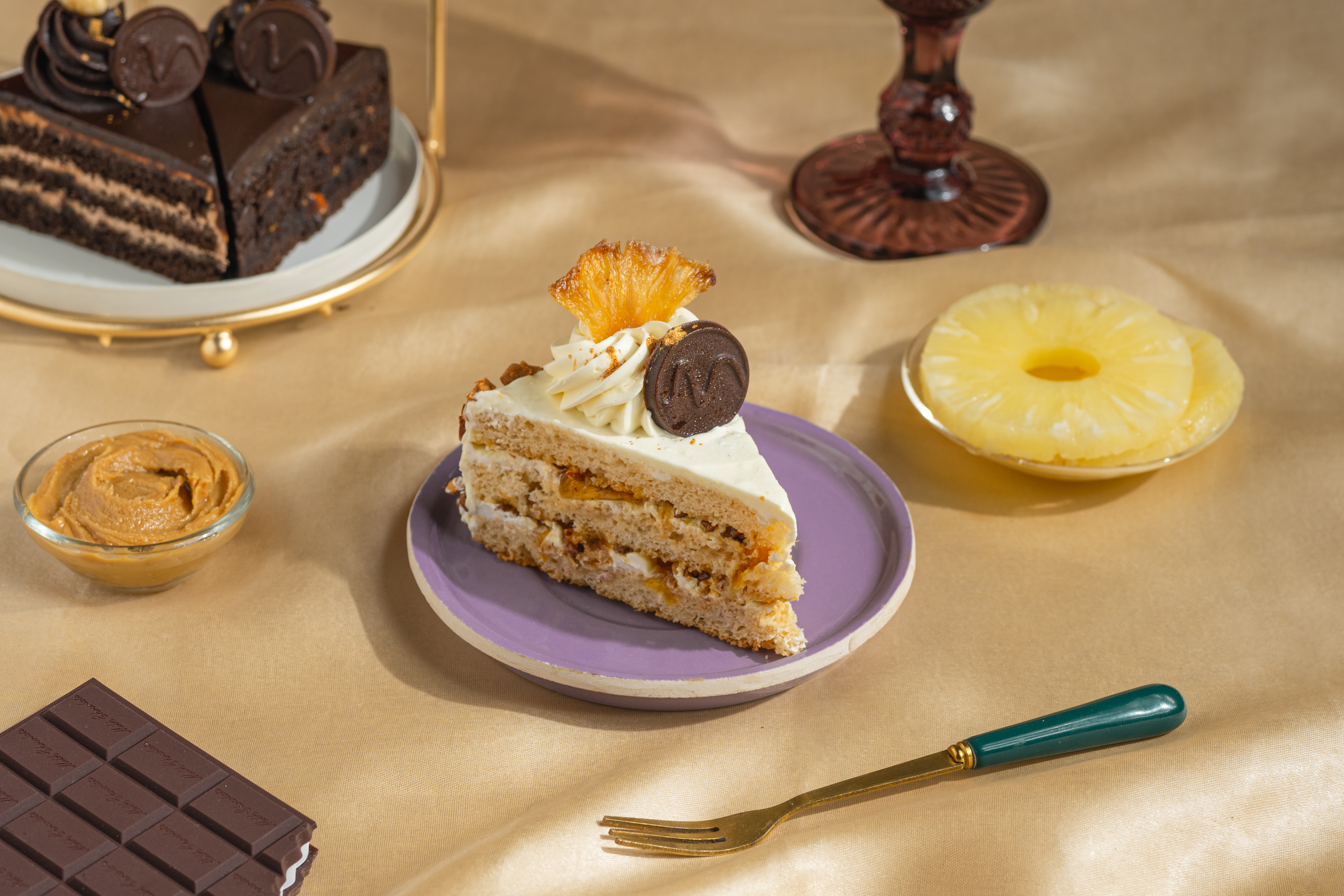 A Bite of Bliss: Discover Mama Mia’s Irresistible Mini Cakes